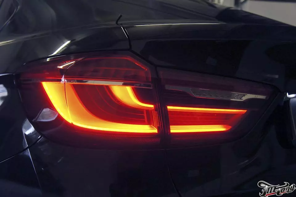 BMW X6 (F16). Окрас масок фар. Полный антихром кузова (решетка радиатора, оконные молдинги, жабры)